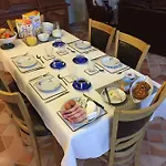 La Little School D'hôtes à Arçay Couette-café