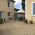 La Little School D'hôtes à Arçay Couette-café Arcay (Vienne)