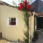 La Little School D'hôtes à Arçay Couette-café