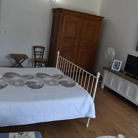 La Little School D'hotes A Arcay 3*