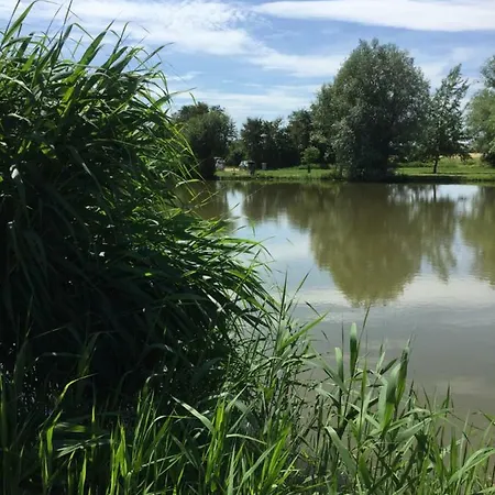 La Little School D'hotes A Arcay 3*